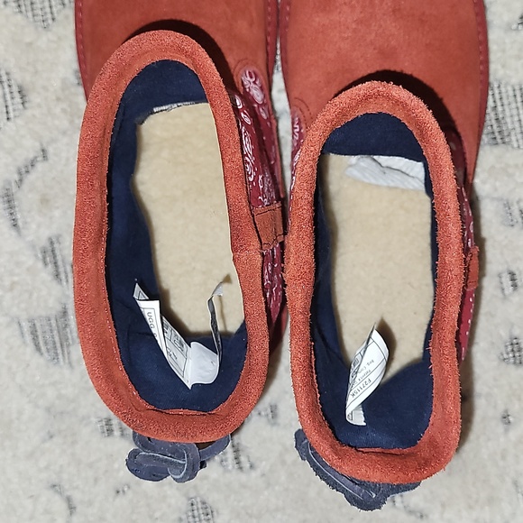 DEAL! UGGS Kaelou Bandana Red suede boots sz 4 - Picture 6 of 10